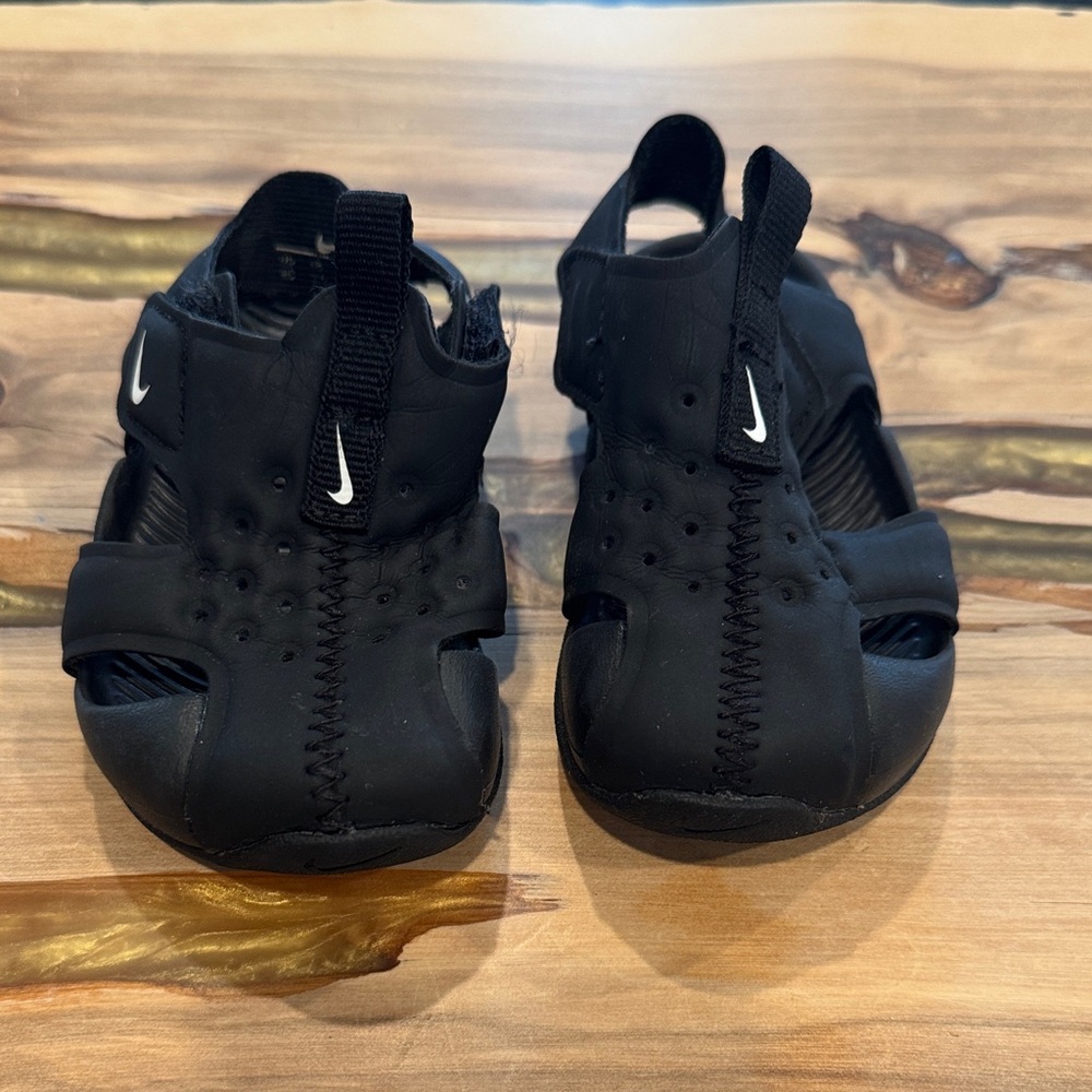 Nike infant Sunray protect 2 water sandals 4c